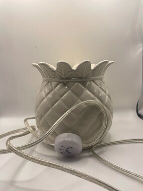 Yankee Candle Ceramic Pineapple W/Timer Scenterpiece Easy Melt Warmer bday cake